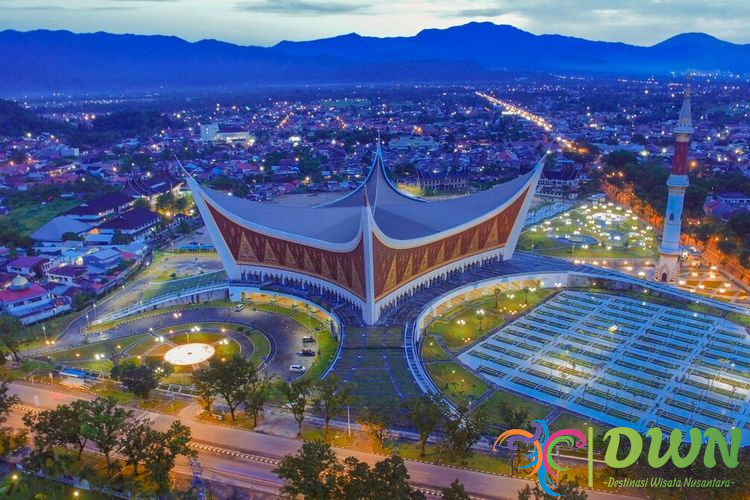 Masjid Raya Sumatera Barat: Pesona Tempat Wisata Religi