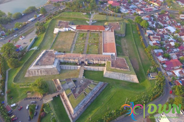 Benteng Marlborough Bengkulu: Keindahan Dan Nilai Sejarah