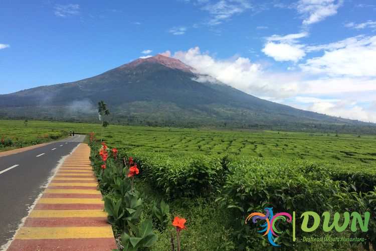 Mendaki Gunung Kerinci: Petualangan Puncak Tertinggi Sumatera