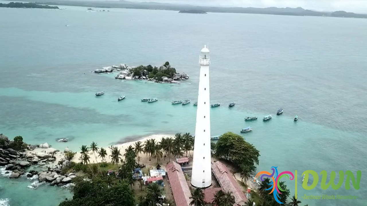 Pulau Lengkuas: Keindahan Alam dan Mercusuar Ikonik