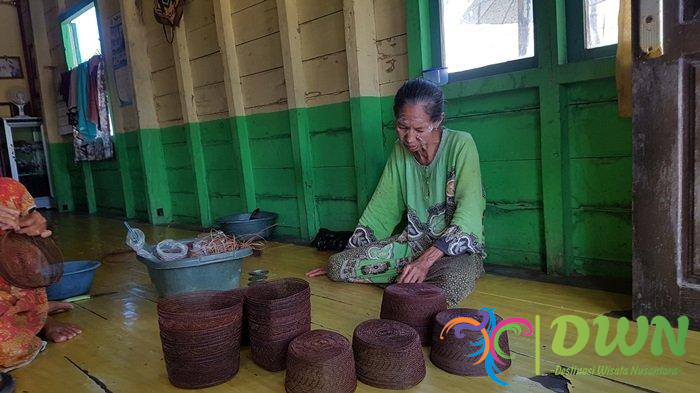 Kopiah Jangang: Oleh-Oleh Destinasi Kalimantan Selatan