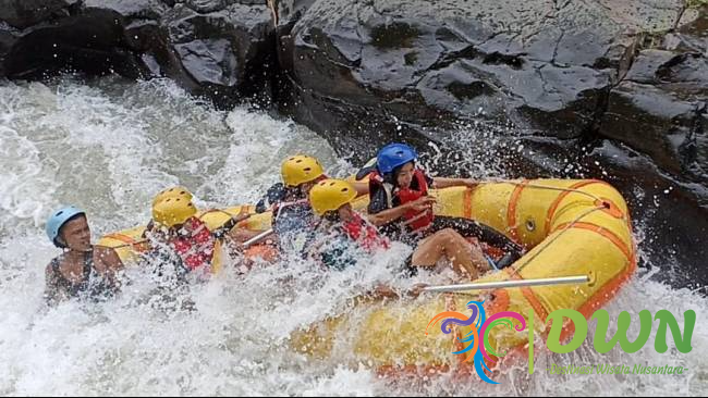 Sungai Keburau: Tempat Arung Jeram di Kalimantan Utara