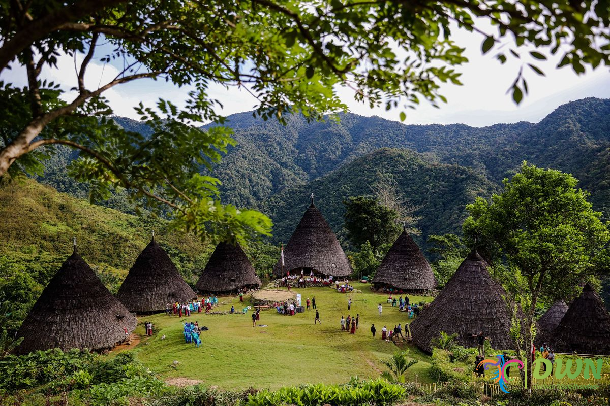 Desa Wae Rebo: Surga Tersembunyi di Tengah Pegunungan Flores