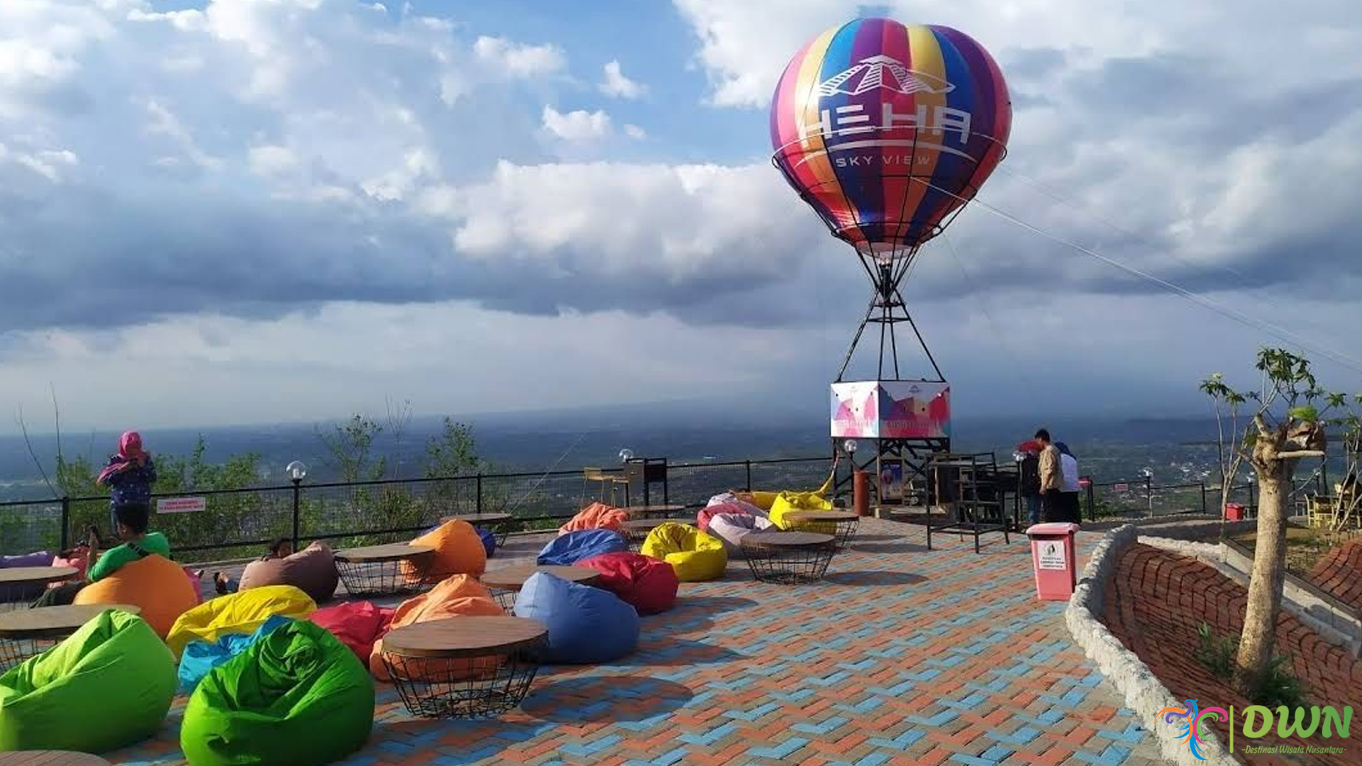 HeHa Sky View: Tempat Terbaik Menikmati Matahari Terbenam