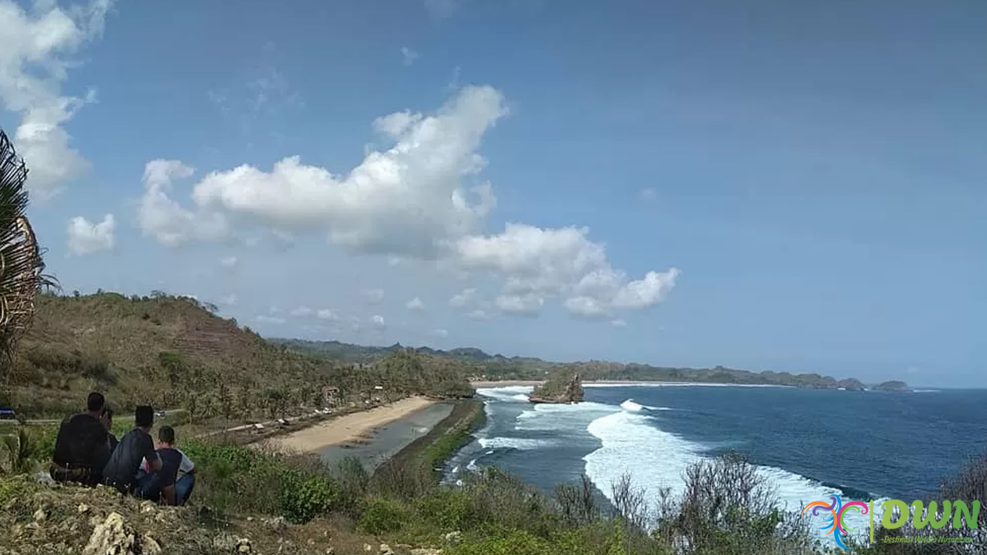 Surga di Balik Tebing: Jelajahi Keajaiban Pantai Parang Dowo