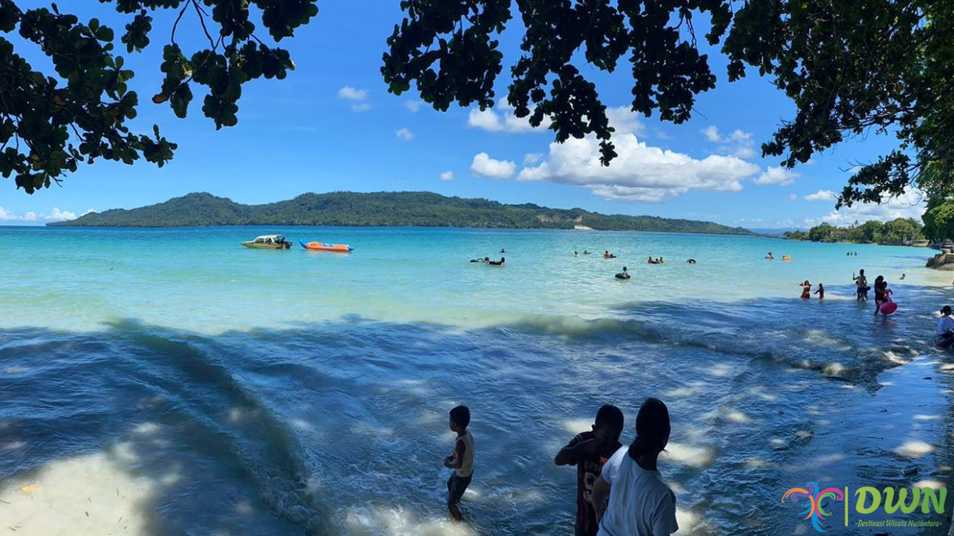 Pantai Natsepa: Menyelami Pesona Laut yang Menawan di Ambon