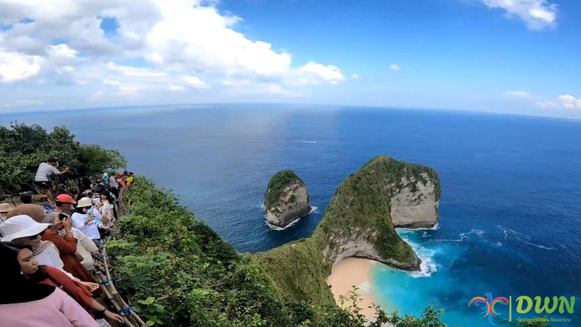 Keajaiban Alam Pantai Kelingking yang Memukau Mata