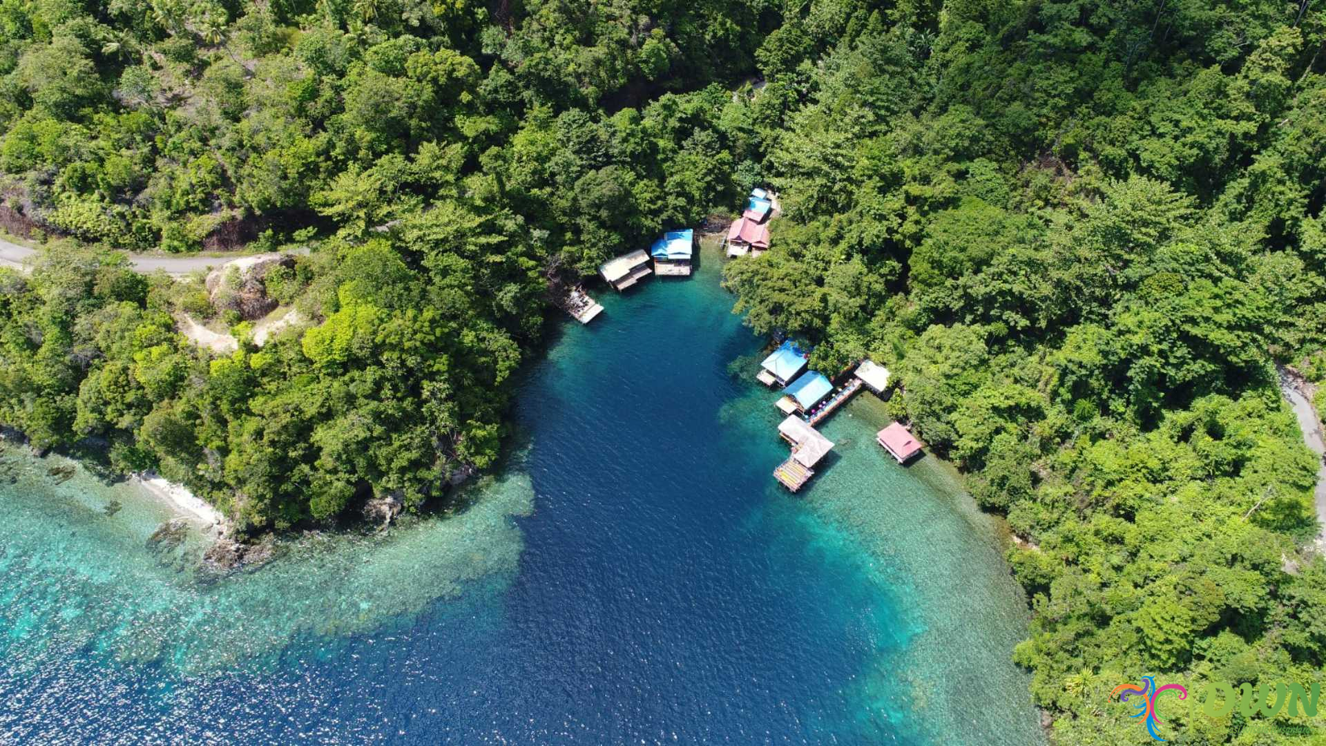 Pesona Pantai Lubang Buaya: Laut Biru dan Pasir Putih Eksotis