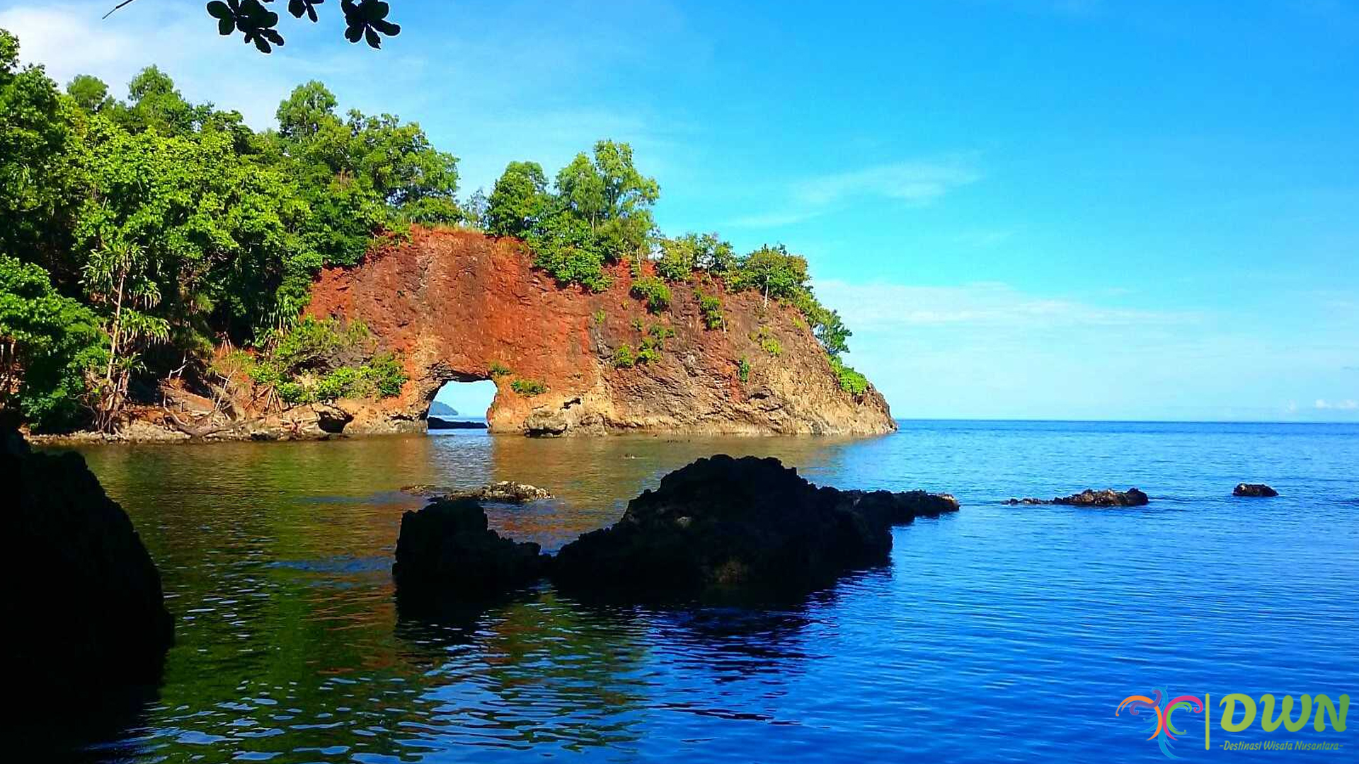 Pantai Pintu Kota Ambon: Perpaduan Sejarah dan Keindahan Alam