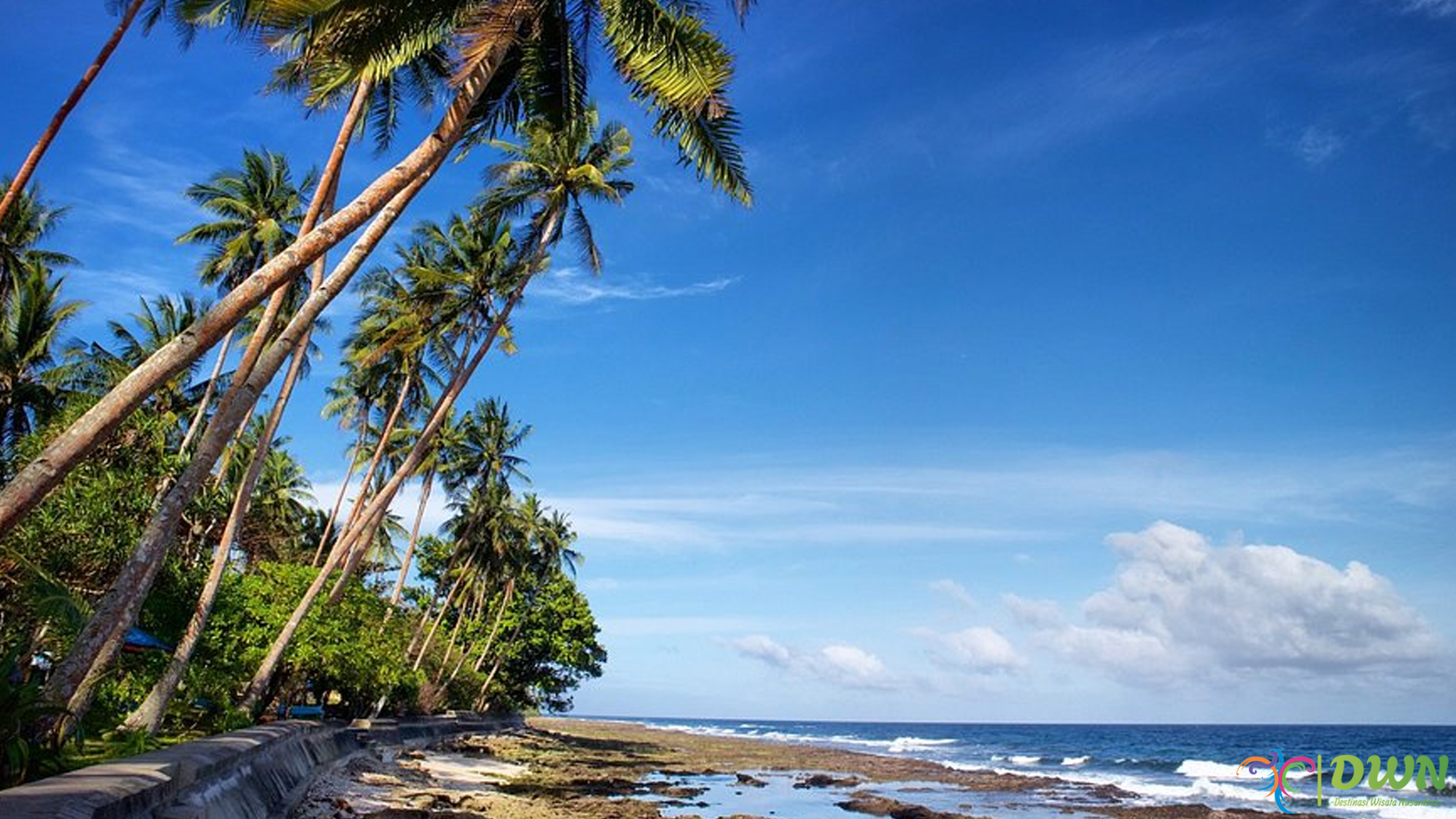 Pantai Namalatu: Pesona Alam dan Kejernihan Laut yang Memikat