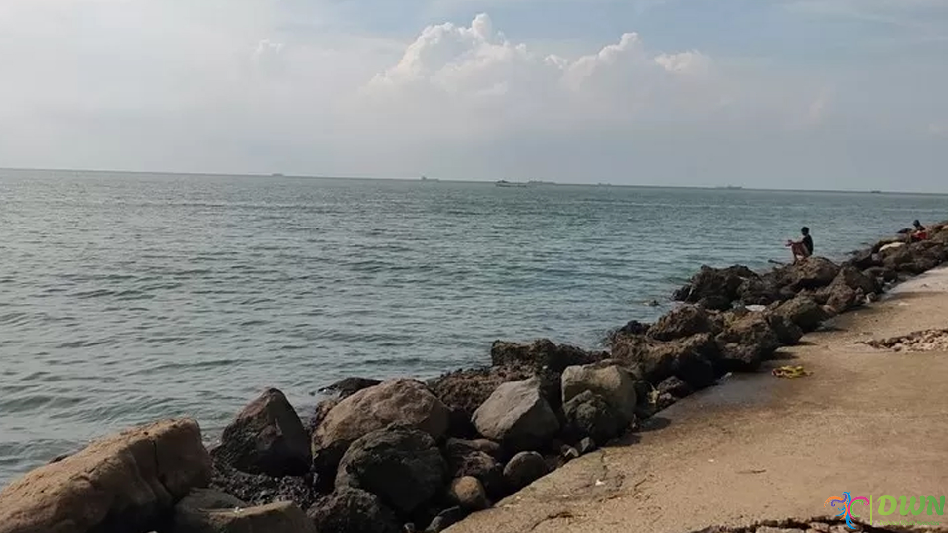 Menikmati Sunset dan Laut Biru di Pantai Marina Semarang